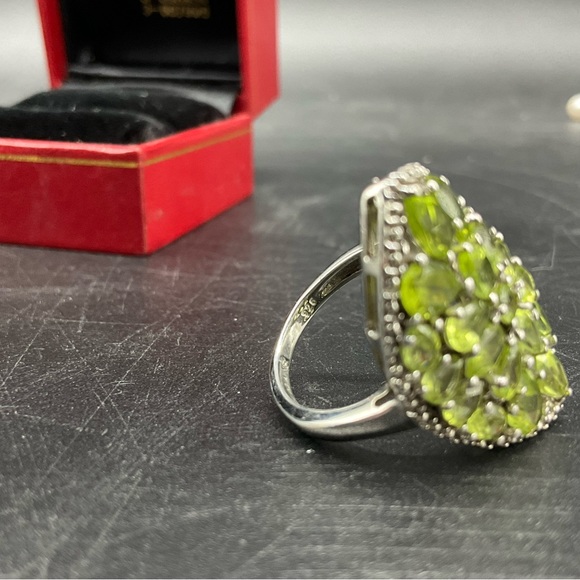 Sterling Silver Peridot Ring - Picture 4 of 8